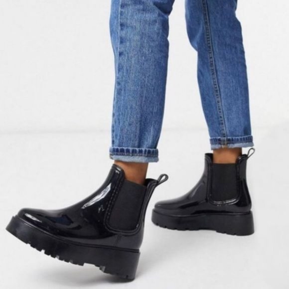 Shoes - !! NEW !! Chunky Lug Sole Chelsea Rain Boots in Black Shine